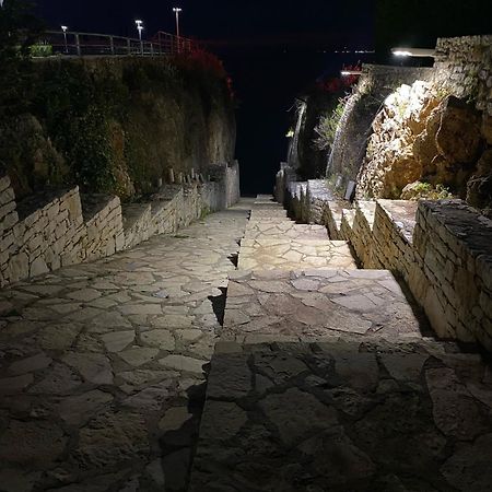 Aldi'S Guest House Vlore Bagian luar foto
