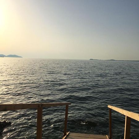 Aldi'S Guest House Vlore Bagian luar foto