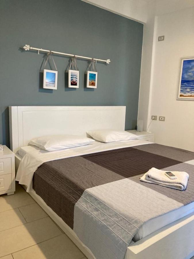 Aldi'S Guest House Vlore Bagian luar foto