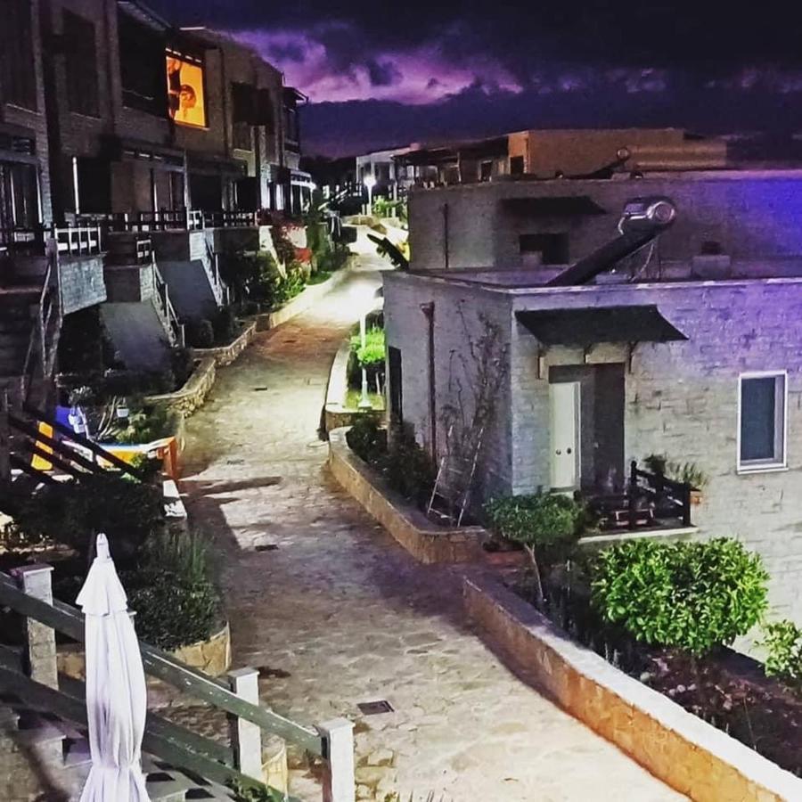 Aldi'S Guest House Vlore Bagian luar foto