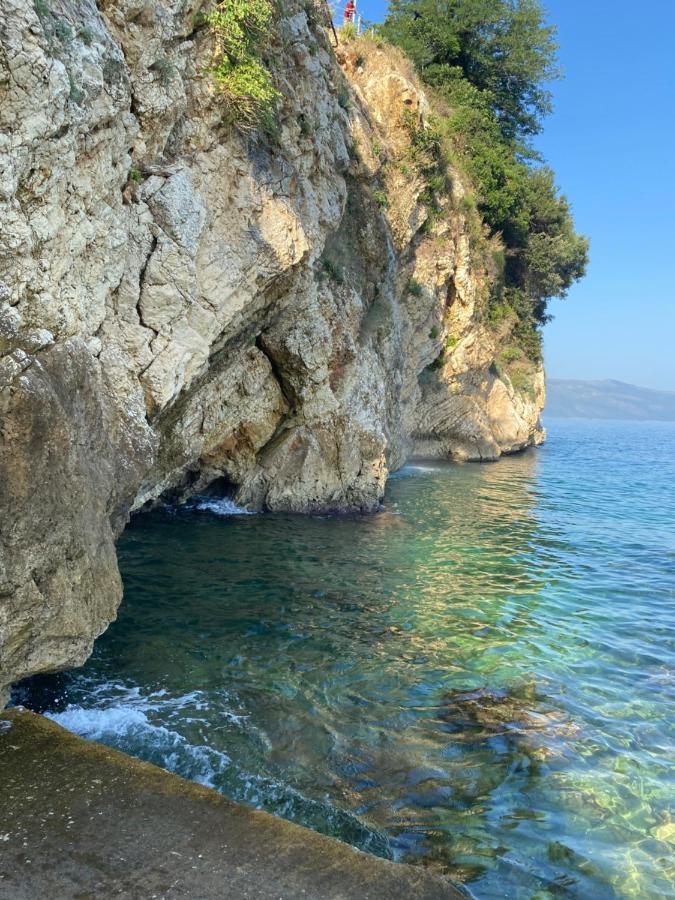 Aldi'S Guest House Vlore Bagian luar foto