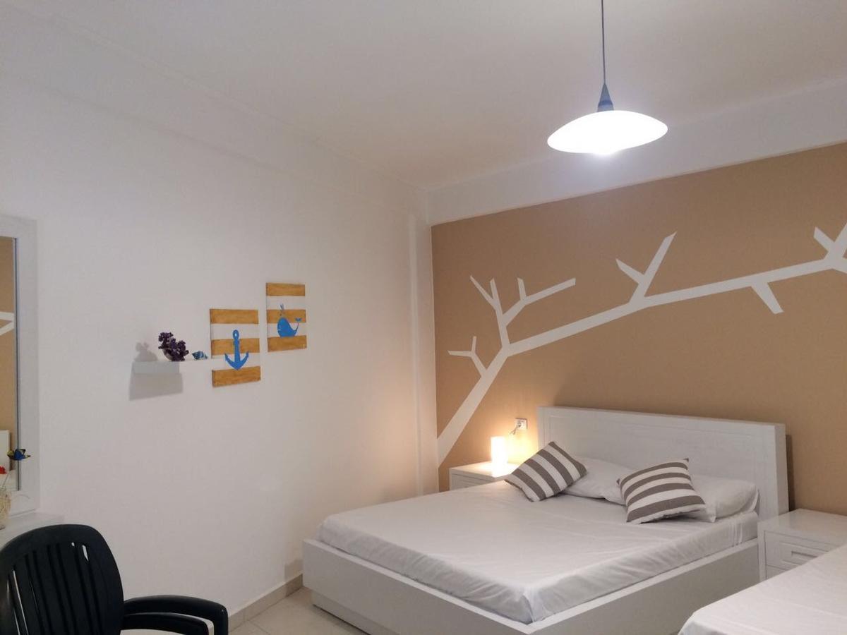 Aldi'S Guest House Vlore Bagian luar foto