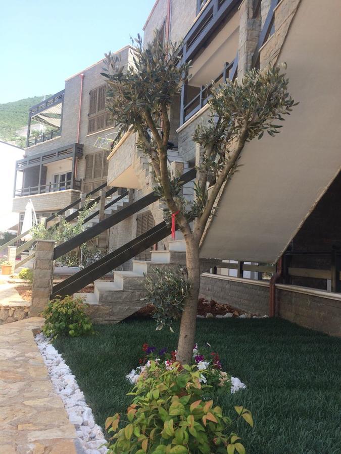 Aldi'S Guest House Vlore Bagian luar foto