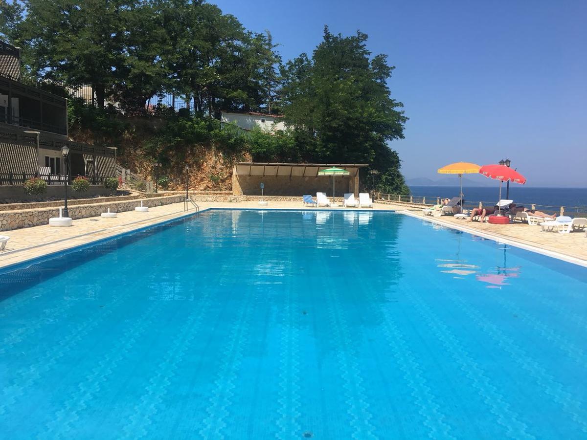 Aldi'S Guest House Vlore Bagian luar foto