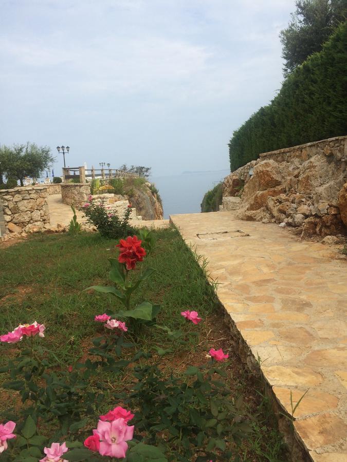 Aldi'S Guest House Vlore Bagian luar foto
